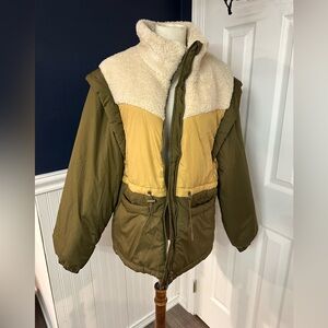 Steve Madden Winter Puffer with removable sleeves. NWT! Size L